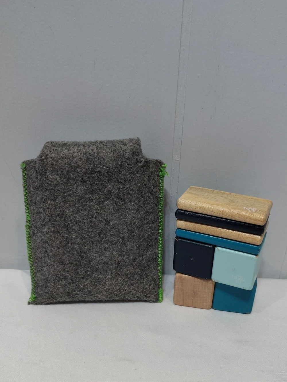 Tegu Magnetic Wooden Blocks Set with Gray Felt Pouch - Blue & Natural
